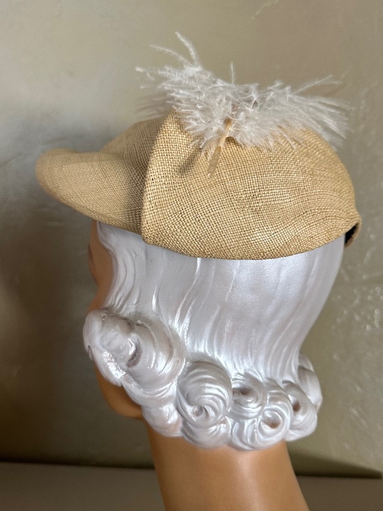 JAUNTY DESIGNER 1940\'s NATURAL STRAW HAT + WHITE OSTRICH FEATHER main image 4